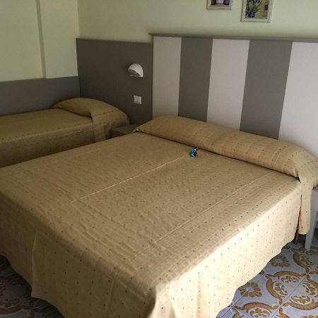 Hotel Laila Cesenatico Ngoại thất bức ảnh