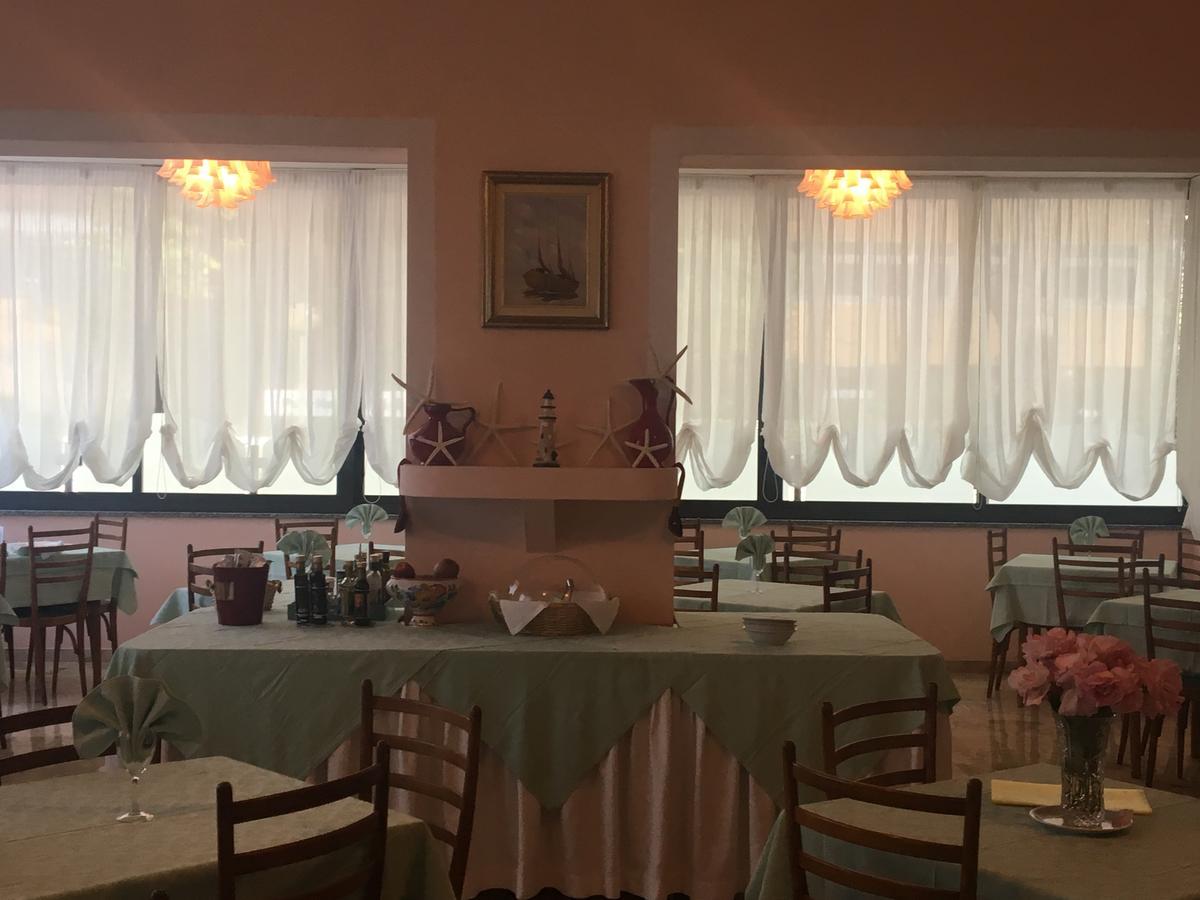 Hotel Laila Cesenatico Ngoại thất bức ảnh