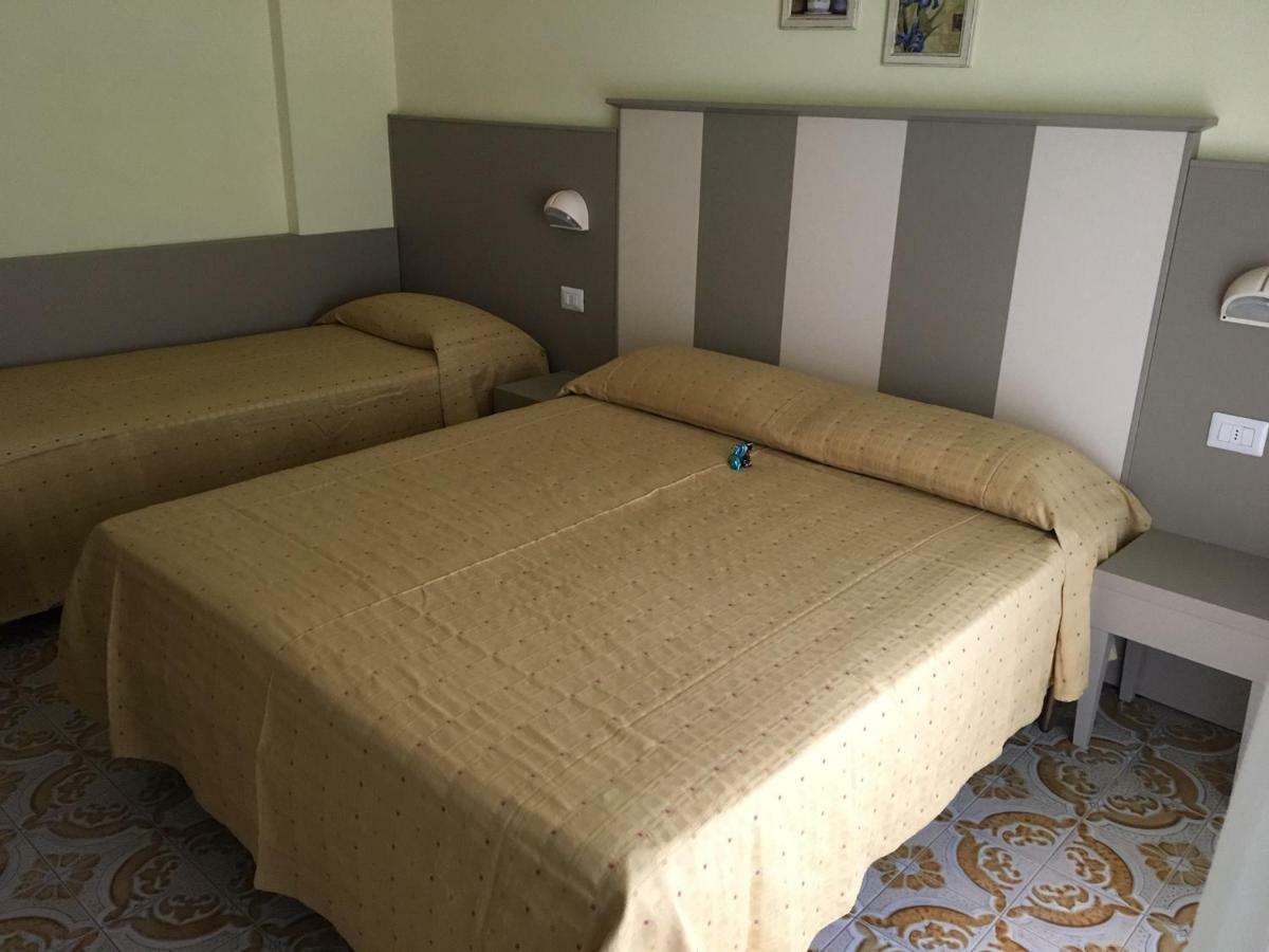 Hotel Laila Cesenatico Ngoại thất bức ảnh